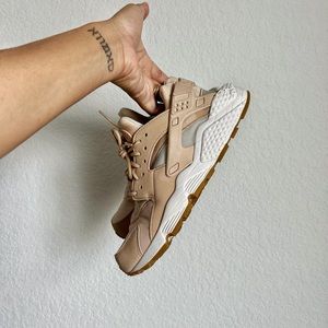 {Nike Air Huarache}